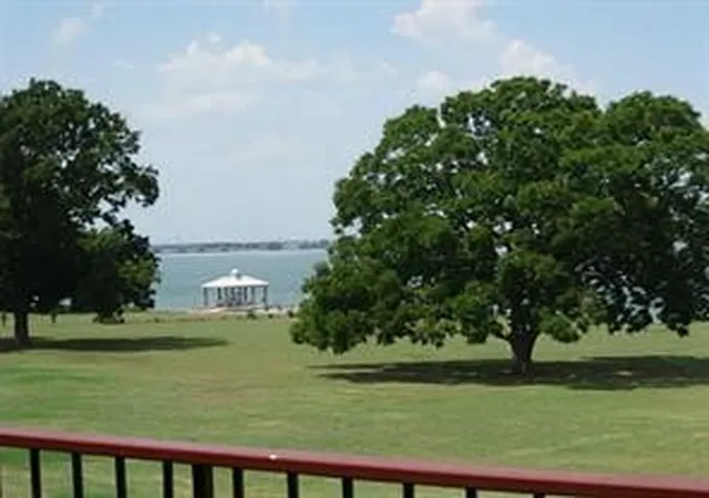 Photo 3 of Townhouse for sale at 1886 Signal Ridge Pl, Rockwall, TX 75032 | MLS# 21354570 | Listing updated on 2026-08-15