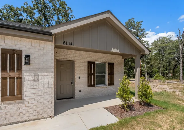 Photo 1 of Single family home for sale at 6144 Shawnee Dr, Mabank, TX 75156 | MLS# 21359934 | Listing updated on 2026-08-21