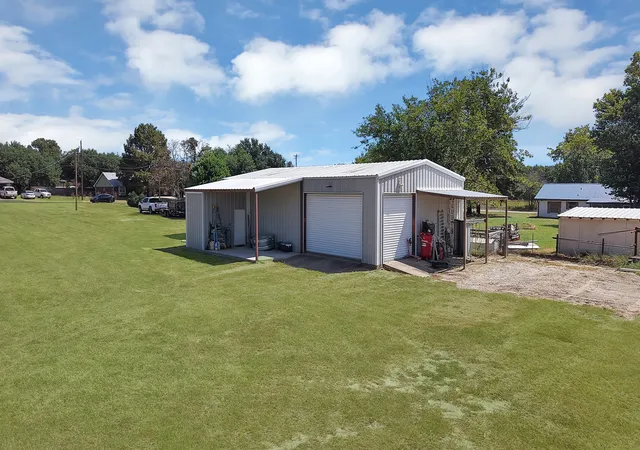 Photo 2 of Single family home for sale at 141 County Road 2211, Mineola, TX 75773 | MLS# 21336610 | Listing updated on 2026-08-29