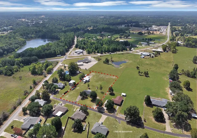 Photo 3 of Single family home for sale at 141 County Road 2211, Mineola, TX 75773 | MLS# 21336610 | Listing updated on 2026-08-29