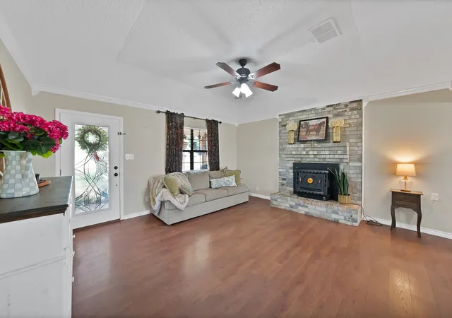 Photo 4 of Single family home for sale at 141 County Road 2211, Mineola, TX 75773 | MLS# 21336610 | Listing updated on 2026-08-29
