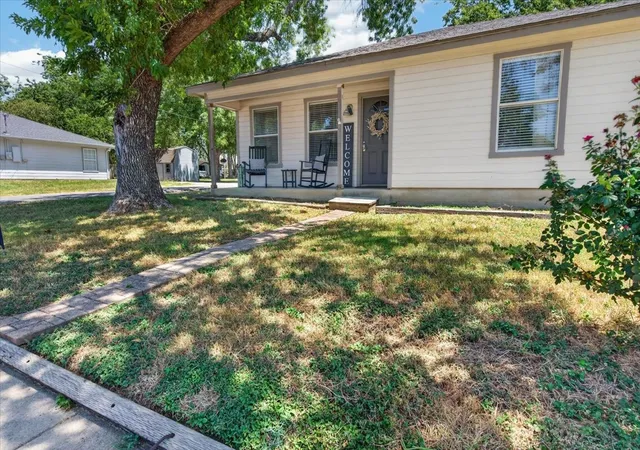Photo 2 of Sale Pending at 401 S 3rd St, Grandview, TX 76050 | MLS# 21359324 | Listing updated on 2026-08-25