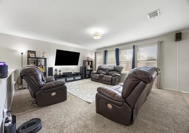 Photo 4 of Single family home for sale at 315 Highland Creek Dr, Wylie, TX 75098 | MLS# 21358665 | Listing updated on 2026-09-19