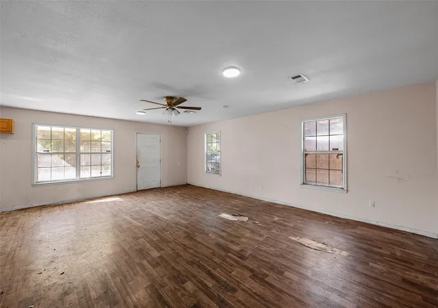 Photo 3 of Single family home for sale at 1309 Tabor St, Waco, TX 76704 | MLS# 21349023 | Listing updated on 2026-09-25