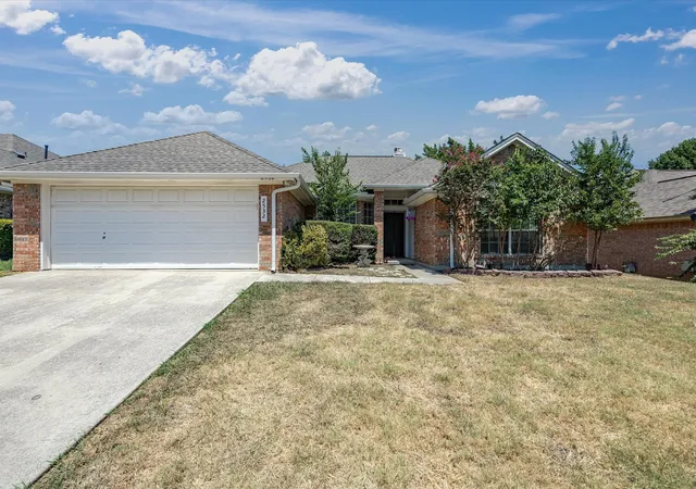 Photo 1 of Single family home for sale at 2532 John Dr, Denton, TX 76207 | MLS# 21350033 | Listing updated on 2026-08-31