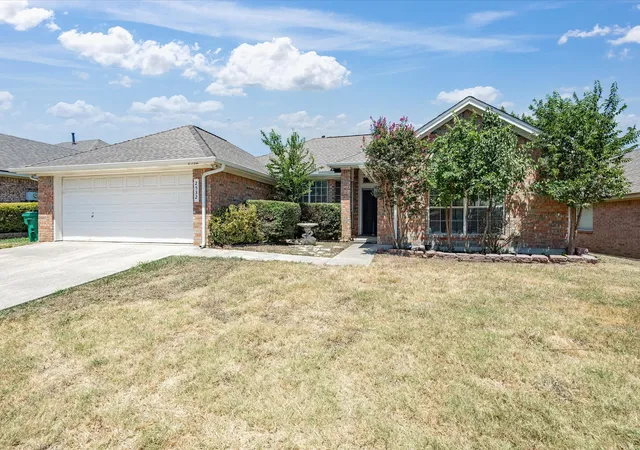 Photo 2 of Single family home for sale at 2532 John Dr, Denton, TX 76207 | MLS# 21350033 | Listing updated on 2026-08-31