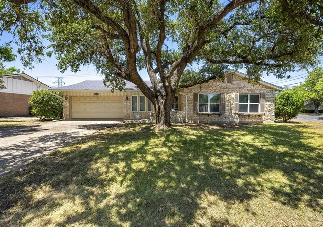 Photo 1 of Sale Pending at 6001 Haden Dr, Waco, TX 76710 | MLS# 21359583 | Listing updated on 2026-08-26