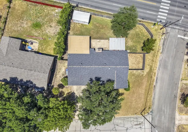 Photo 2 of Sale Pending at 6001 Haden Dr, Waco, TX 76710 | MLS# 21359583 | Listing updated on 2026-08-26