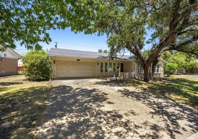 Photo 3 of Sale Pending at 6001 Haden Dr, Waco, TX 76710 | MLS# 21359583 | Listing updated on 2026-08-26