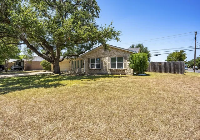 Photo 4 of Sale Pending at 6001 Haden Dr, Waco, TX 76710 | MLS# 21359583 | Listing updated on 2026-08-26