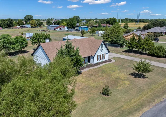 Photo 2 of Sale Pending at 6560 Meadow Ridge Cir, Nevada, TX 75173 | MLS# 21358078 | Listing updated on 2026-09-01