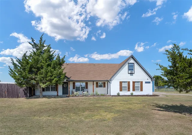 Photo 3 of Sale Pending at 6560 Meadow Ridge Cir, Nevada, TX 75173 | MLS# 21358078 | Listing updated on 2026-09-01