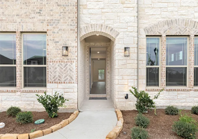 Photo 3 of Single family home for sale at 941 Cardinal Dr, Midlothian, TX 76065 | MLS# 21359988 | Listing updated on 2026-09-29