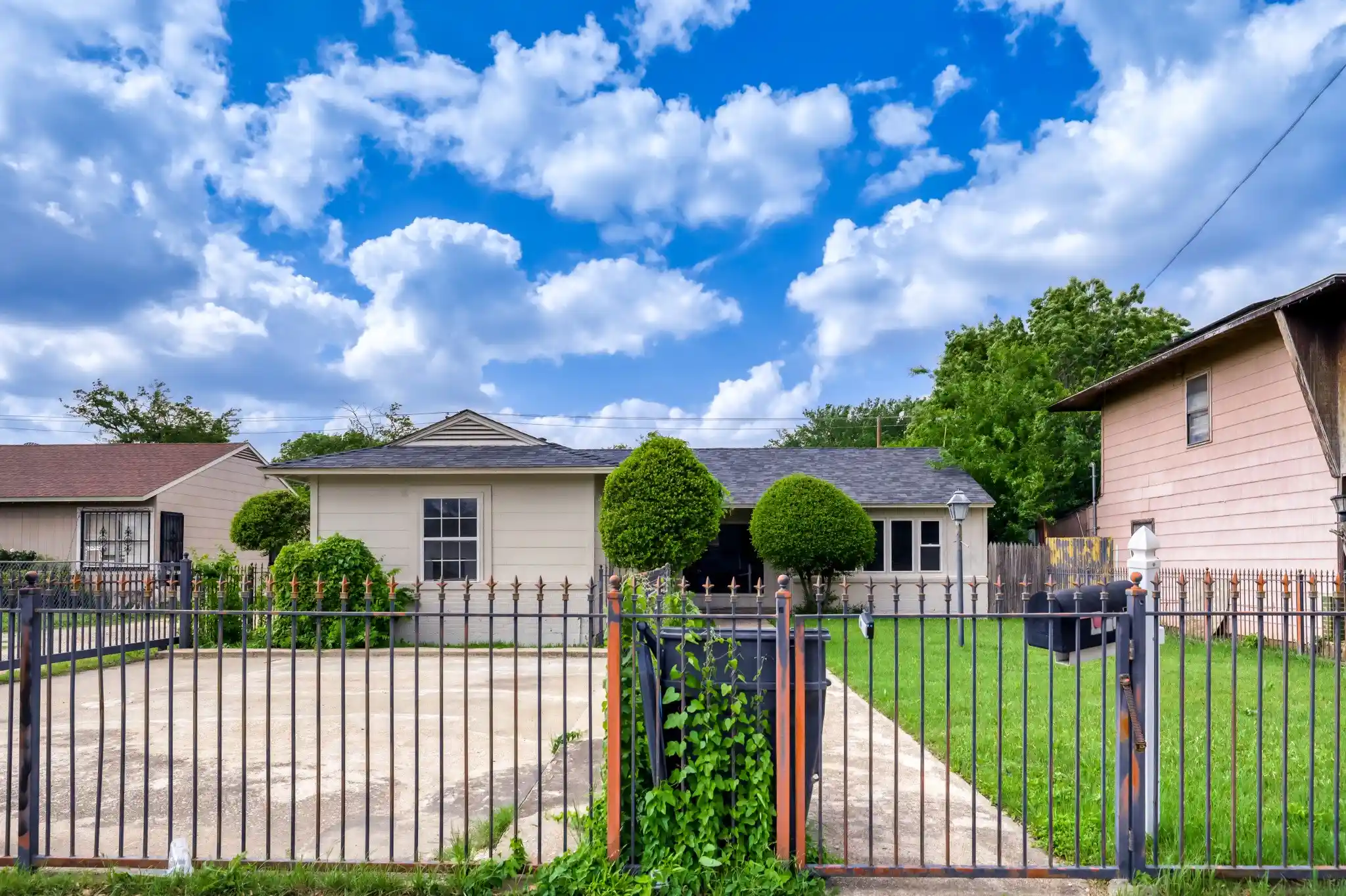 Single family home for sale at 1017 Hoke Smith Dr, Dallas, TX 75224 | MLS# 21345275