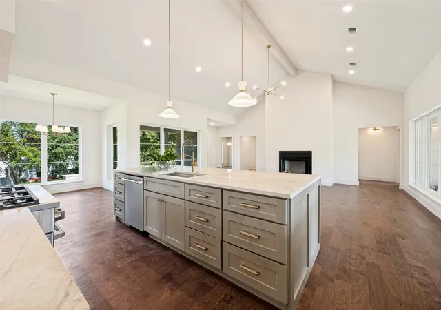 Photo 3 of Sale Pending at 4000 Tamworth Rd, Fort Worth, TX 76116 | MLS# 21356806 | Listing updated on 2026-10-08