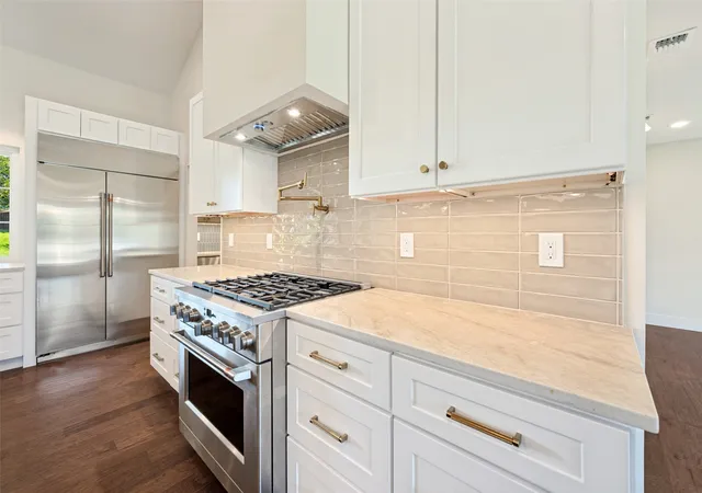 Photo 4 of Sale Pending at 4000 Tamworth Rd, Fort Worth, TX 76116 | MLS# 21356806 | Listing updated on 2026-10-08