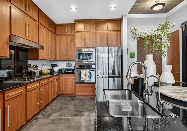 Photo 4 of Sale Pending at 3030 Bryan St #306, Dallas, TX 75204 | MLS# 21360039 | Listing updated on 2026-08-28
