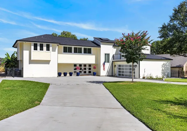 Photo 3 of Single family home for sale at 8921 Random Rd, Fort Worth, TX 76179 | MLS# 21359808 | Listing updated on 2026-08-22