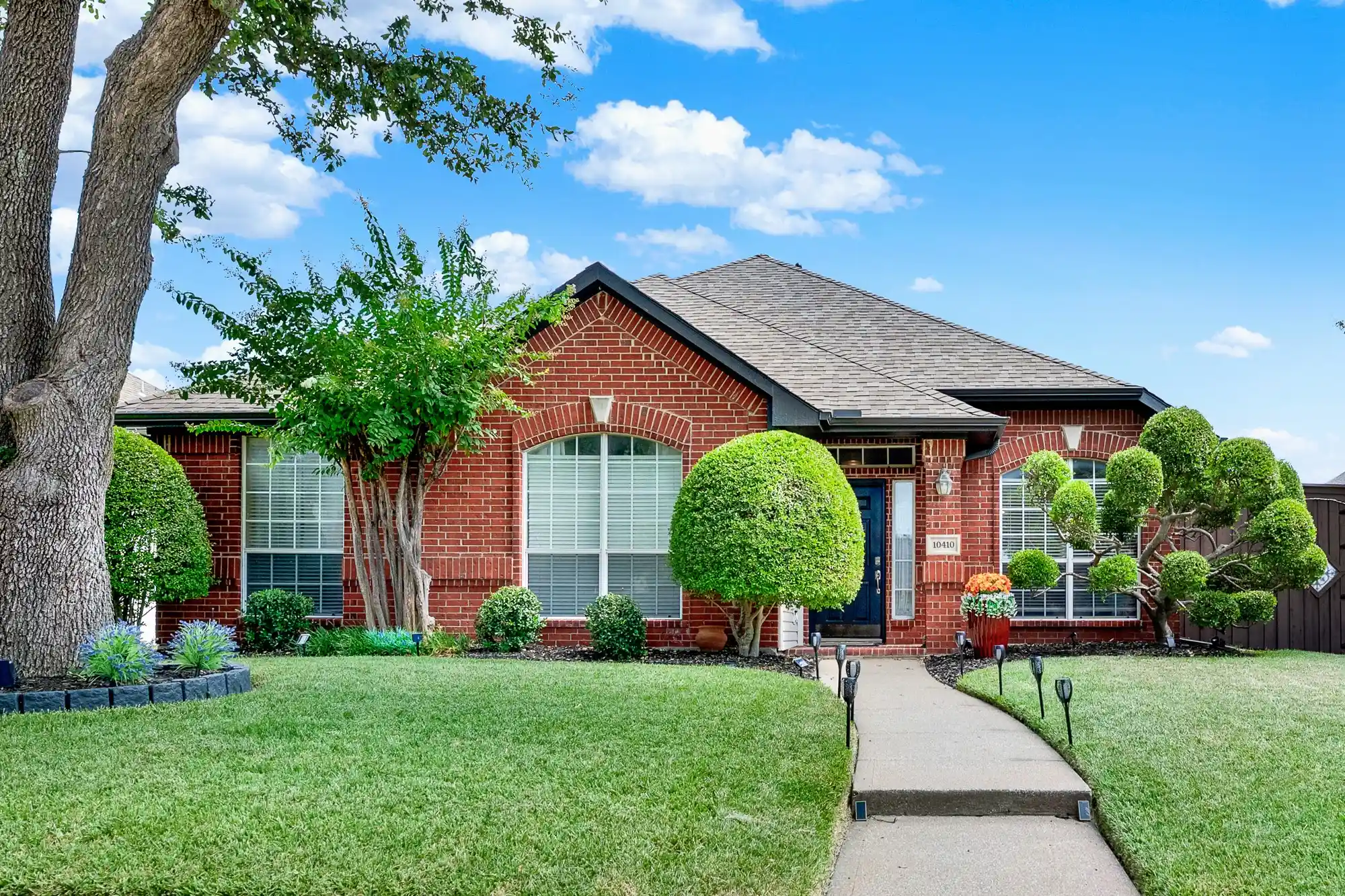 Photo 1 of Single family home for sale at 10410 Hunter Run, Frisco, TX 75035 | MLS# 21356111 | Listing updated on 2026-10-17