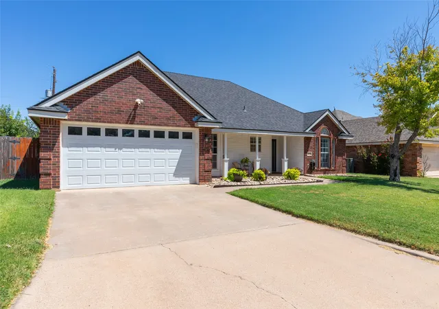 Photo 2 of Sale Pending at 4450 Cole Dr, Abilene, TX 79606 | MLS# 21358834 | Listing updated on 2026-08-31