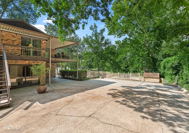 Photo 3 of Sale Pending at 2838 Oak Mont Cir, Shreveport, LA 71119 | MLS# 21356498 | Listing updated on 2026-10-06