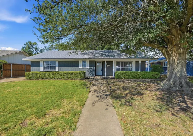 Photo 1 of Single family home for sale at 1808 Robin Dr, Sherman, TX 75092 | MLS# 21360111 | Listing updated on 2026-09-21