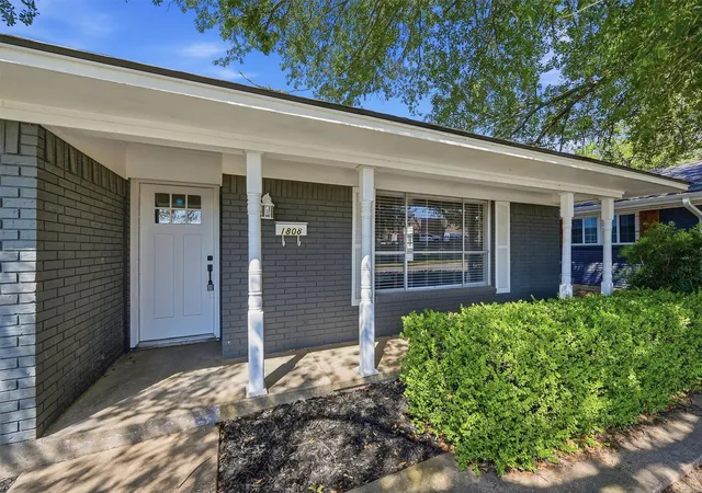 Photo 2 of Single family home for sale at 1808 Robin Dr, Sherman, TX 75092 | MLS# 21360111 | Listing updated on 2026-09-21