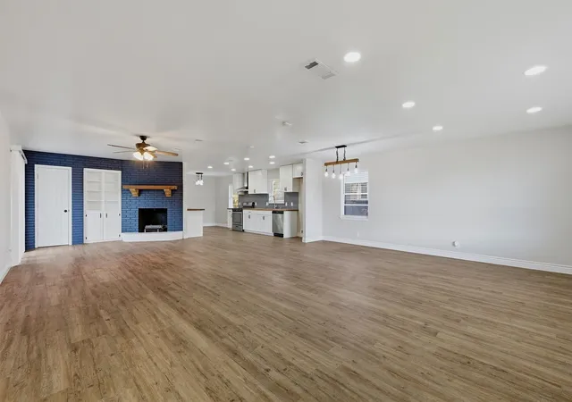 Photo 3 of Single family home for sale at 1808 Robin Dr, Sherman, TX 75092 | MLS# 21360111 | Listing updated on 2026-09-21