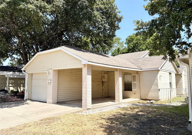 Photo 1 of Single family home for sale at 5536 Club Crest Dr, Mesquite, TX 75150 | MLS# 21360067 | Listing updated on 2026-08-20