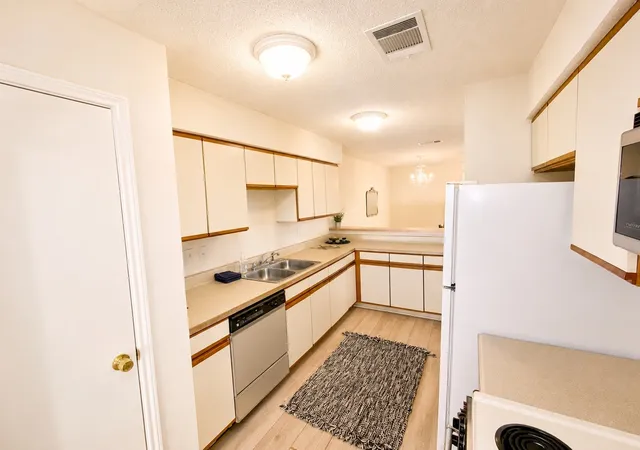 Photo 3 of Single family home for sale at 5536 Club Crest Dr, Mesquite, TX 75150 | MLS# 21360067 | Listing updated on 2026-08-20
