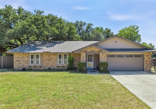 Photo 1 of Single family home for sale at 1709 Broadmoor Dr, Brownwood, TX 76801 | MLS# 21359801 | Listing updated on 2026-09-21