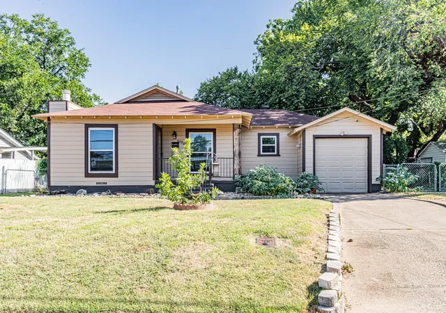 Photo 1 of Single family home for sale at 1002 W Sanford St, Arlington, TX 76012 | MLS# 21359697 | Listing updated on 2026-08-15