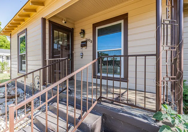 Photo 2 of Single family home for sale at 1002 W Sanford St, Arlington, TX 76012 | MLS# 21359697 | Listing updated on 2026-08-15
