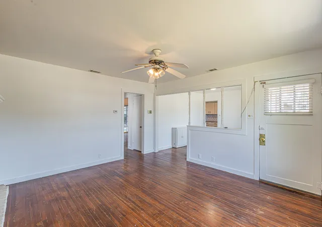 Photo 3 of Single family home for sale at 1002 W Sanford St, Arlington, TX 76012 | MLS# 21359697 | Listing updated on 2026-08-15