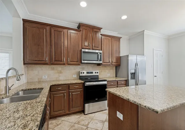 Photo 4 of Single family home for sale at 15721 Landing Creek Ln, Roanoke, TX 76262 | MLS# 21356013 | Listing updated on 2026-10-05