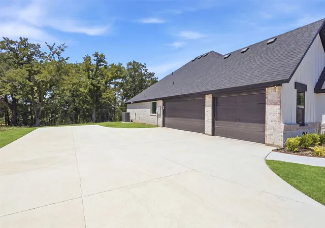 Photo 3 of Single family home for sale at 2017 Forest Bridge Dr, Azle, TX 76020 | MLS# 21357162 | Listing updated on 2026-08-15