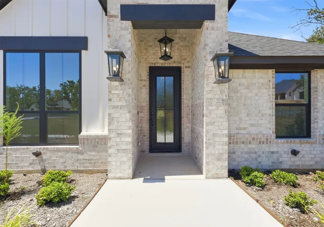 Photo 3 of Single family home for sale at 2017 Forest Bridge Dr, Azle, TX 76020 | MLS# 21357162 | Listing updated on 2026-10-02