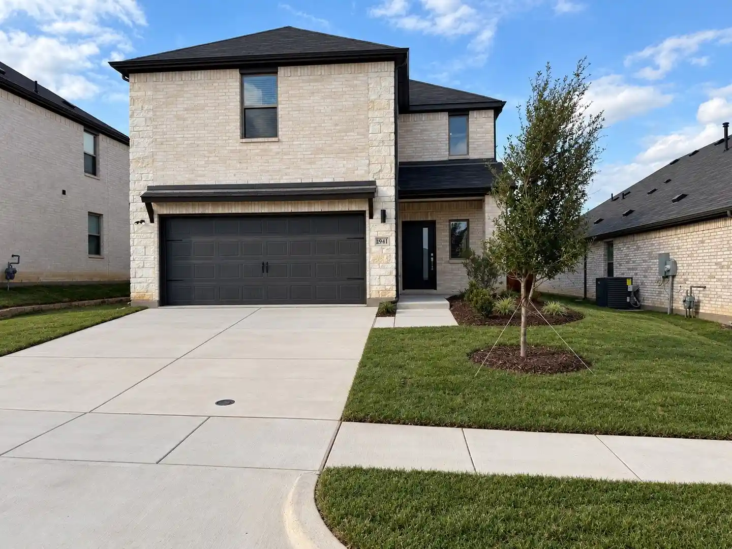 Photo 1 of Single family home for sale at 1941 Paddock Ln, Seagoville, TX 75159 | MLS# 21360185 | Listing updated on 2026-10-30