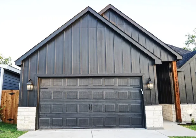 Photo 3 of Single family home for sale at 2400 Irion Ave, Fort Worth, TX 76106 | MLS# 21359452 | Listing updated on 2026-10-07