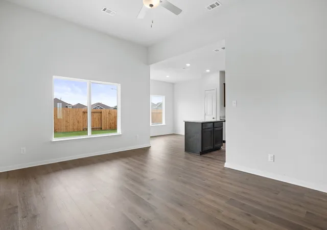 Photo 4 of Sale Pending at 9637 Logan Square Dr, Fort Worth, TX 76140 | MLS# 21360258 | Listing updated on 2026-10-02