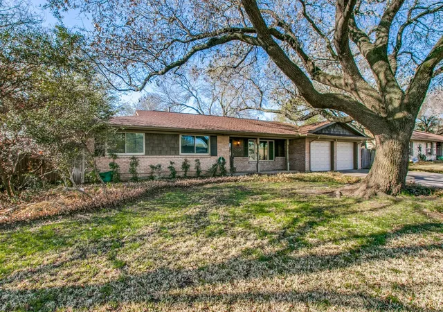 Photo 1 of Single family home for sale at 1315 Greenbriar St, Denton, TX 76201 | MLS# 21334139 | Listing updated on 2026-08-18