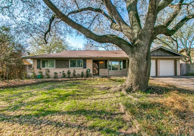 Photo 3 of Single family home for sale at 1315 Greenbriar St, Denton, TX 76201 | MLS# 21334139 | Listing updated on 2026-08-18
