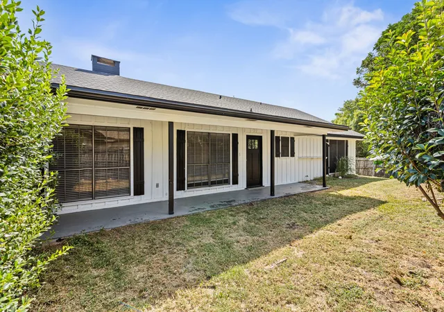 Photo 2 of Single family home for sale at 1700 Laurel Lake Dr, Waco, TX 76710 | MLS# 21360184 | Listing updated on 2026-09-01
