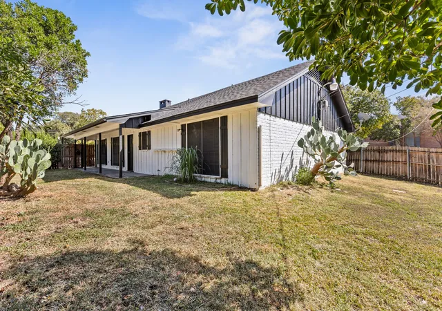 Photo 3 of Single family home for sale at 1700 Laurel Lake Dr, Waco, TX 76710 | MLS# 21360184 | Listing updated on 2026-09-01