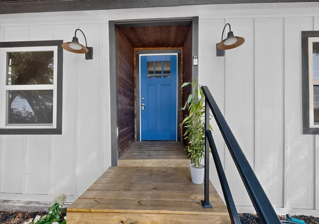 Photo 2 of Single family home for sale at 4107 Rockford Dr, Dallas, TX 75211 | MLS# 21357847 | Listing updated on 2026-10-07