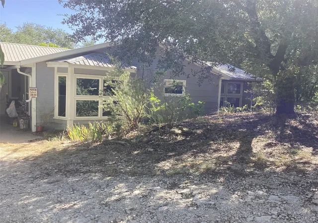 Photo 3 of Single family home for sale at 1225 Cedar Break Ct, Cleburne, TX 76033 | MLS# 21360328 | Listing updated on 2026-09-29