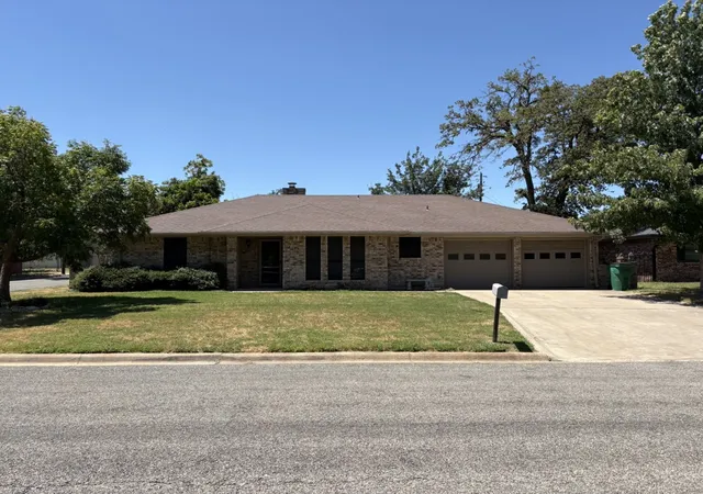 Photo 1 of Single family home for sale at 2104 N Woodland St, Stephenville, TX 76401 | MLS# 21359986 | Listing updated on 2026-08-17