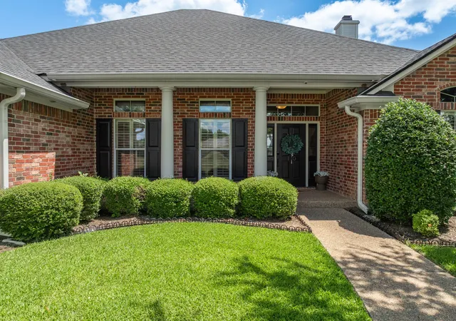 Photo 2 of Sale Pending at 100 Painted Horse Trl, Waco, TX 76712 | MLS# 21360353 | Listing updated on 2026-08-22