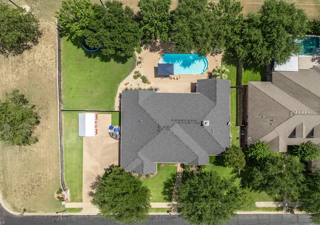Photo 3 of Sale Pending at 100 Painted Horse Trl, Waco, TX 76712 | MLS# 21360353 | Listing updated on 2026-08-22