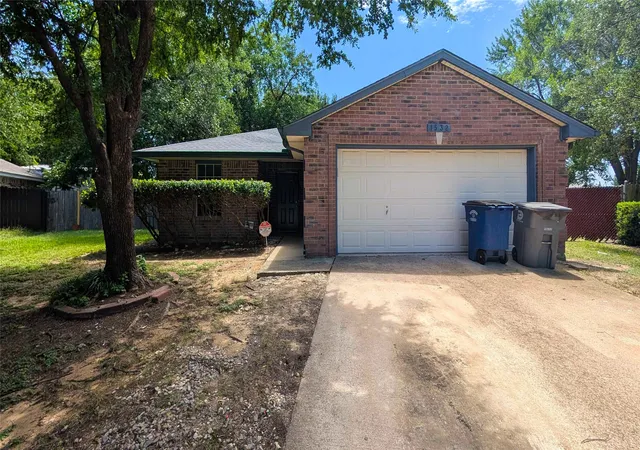Photo 2 of Sale Pending at 1532 Marion Dr, Dallas, TX 75211 | MLS# 21360066 | Listing updated on 2026-10-02